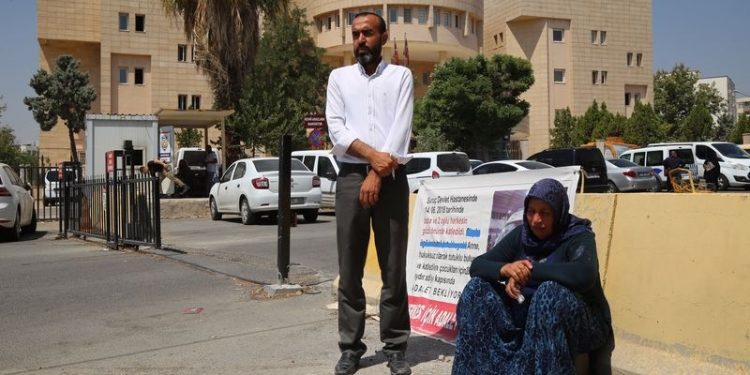 Adliye bahçesine girişleri engellenen Şenyaşar ailesine ‘iyi niyet’ten müdahale edilmemiş