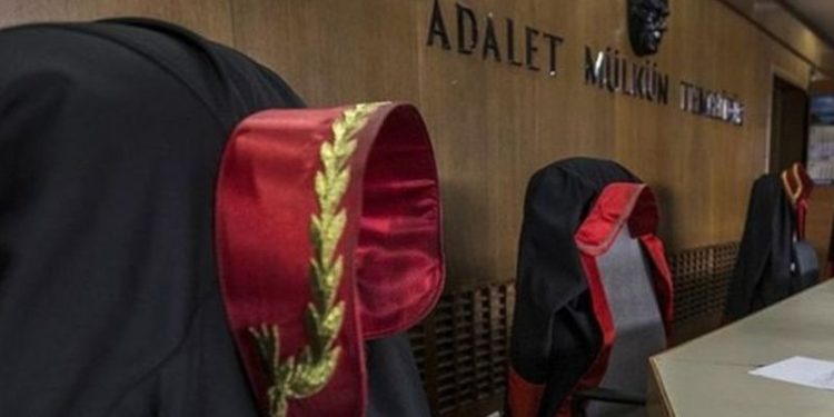 Adliyede 'kopyala-yapıştır' karar: Çocuklar yerine avukatın velayeti anneye verildi