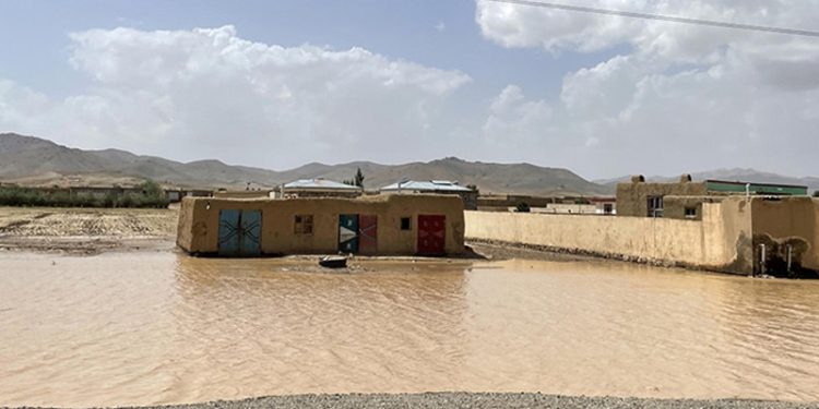 Afganistan'da son bir haftada sel felaketleri nedeniyle en az 90 kişi öldü