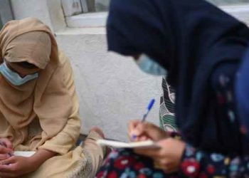 Afganistan'ın saklı okulları: Kız çocukları Taliban'dan gizli eğitim almaya çalışıyor