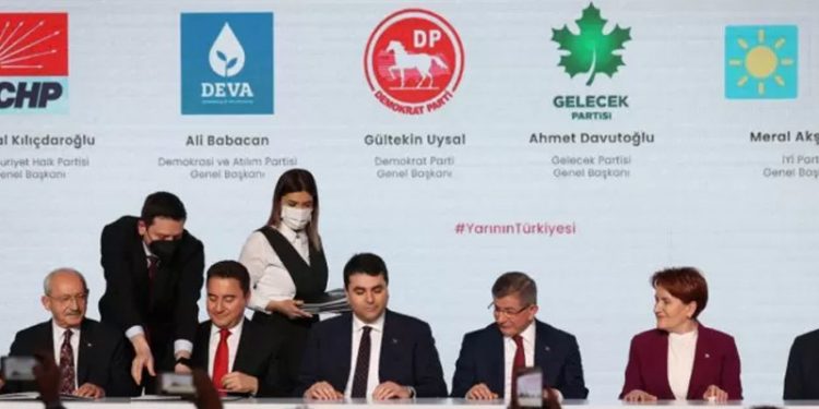 Akşener, Peker’in iddialarıyla ilgili 'altılı masayı oluşturan partilerin' suç duyurusunda bulunacağını açıkladı