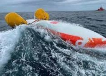 Alabora olan teknenin kaptanı 16 saat hayatta kaldı