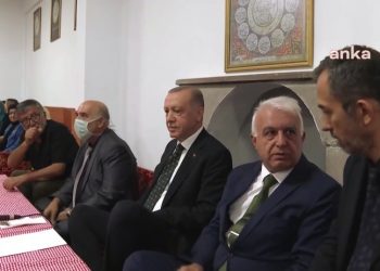 'Alevi inancı gereği postun olduğu yere dede dışında kimse oturmaz'