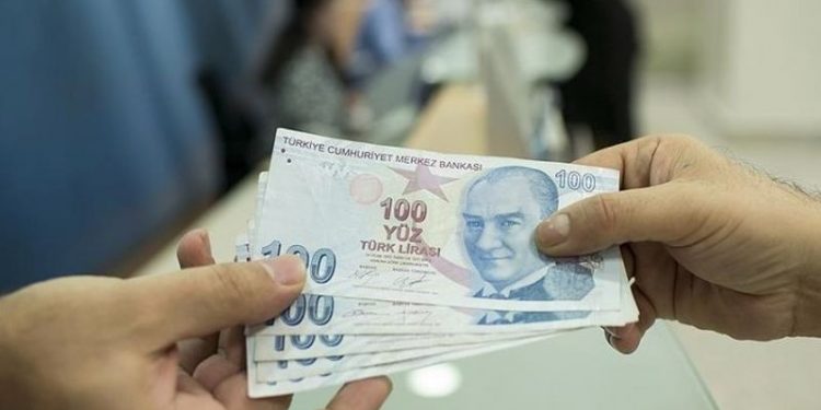 Alım gücü düşen yurttaş borçla ayakta kalmaya çalışıyor: Kredi çekmezsek aç kalırız