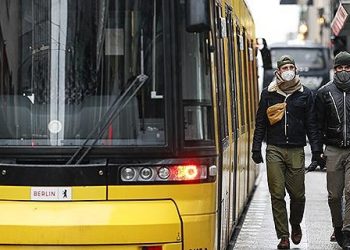 Almanya, eyaletlere maske zorunluluğu uygulama imkânı verecek