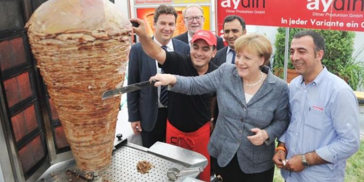 Almanya'da döner fiyatları ikiye katlandı: Esnaf tepkili