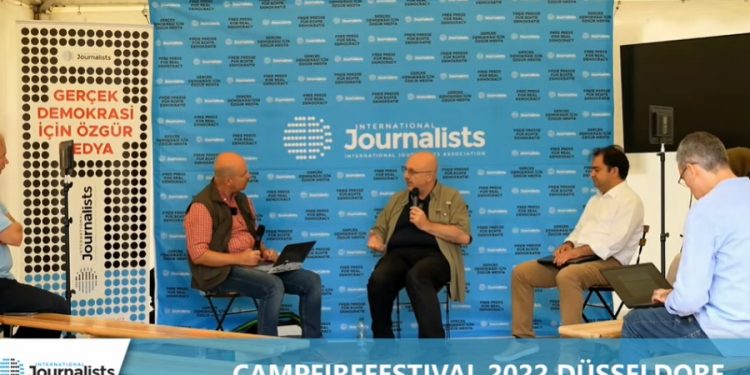Almanya’daki sürgün gazeteciler Türkiye’deki medya baskısını anlattı
