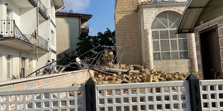 Ankara'da Ulu Camii'nin minaresi fırtına nedeniyle çöktü