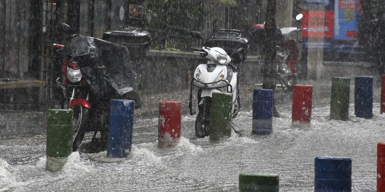Ankara’da şiddetli yağış ve fırtına nedeniyle bir kişi öldü