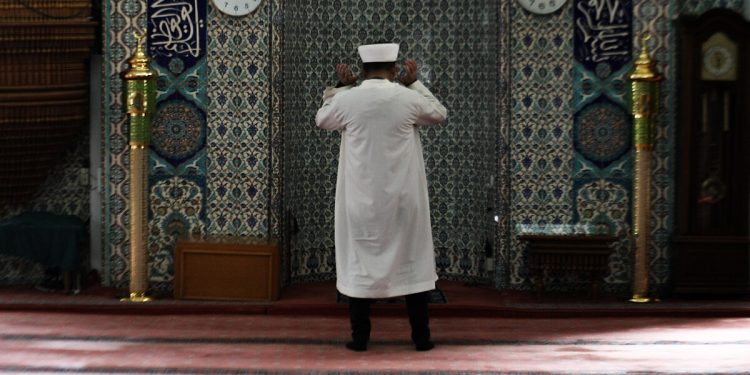 Araştırma: Bir tarikat ya da cemaatle bağlantısı olanların oranı yüzde 4,3