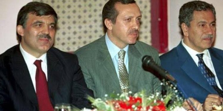 Arınç'tan imalı paylaşım: Yüzünüzü dönmeniz gereken değerler burada