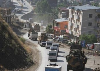 Askeri konvoy geçişinde patlama