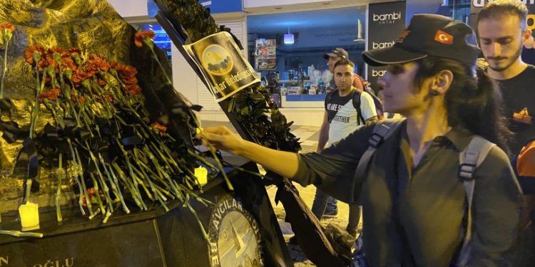 Avcılar’da Marmara Depremi’nde hayatını kaybedenler anıldı