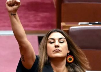 Avustralyalı senatörden Kraliçe Elizabeth’e: Bir sömürgeci olan majesteleri...