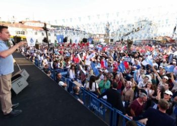 Babacan: Bah&ccedil;eli&rsquo;nin bir ayağı siyaset, bir ayağı şiddetin i&ccedil;inde