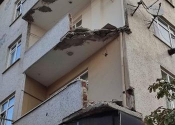Balkon çöktü, tadilat yapan işçi hayatını kaybetti 