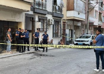 Balkondan eve girip eşi ve kayınpederini öldürdü