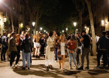 Barcelona'da açık havada içki içmenin cezası 600 Euro oldu