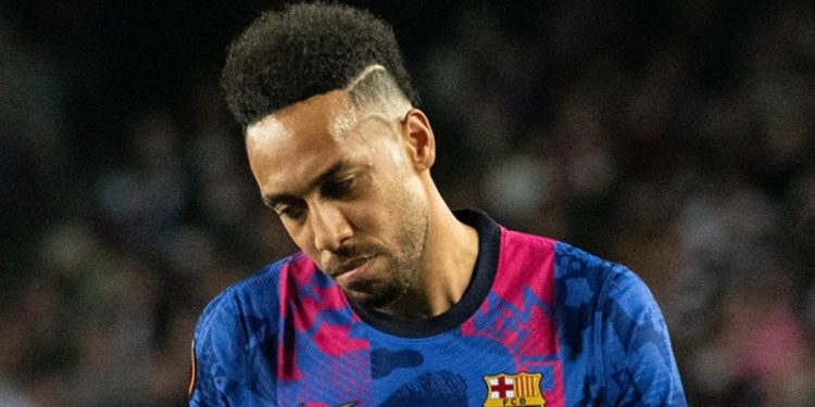 Barcelonalı futbolcu Aubameyang'ı darbedip evini soydular