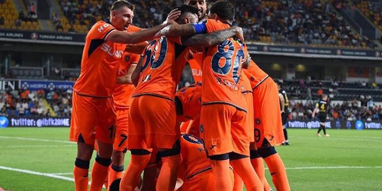 Başakşehir, Royal Antwerp karşısında tur peşinde