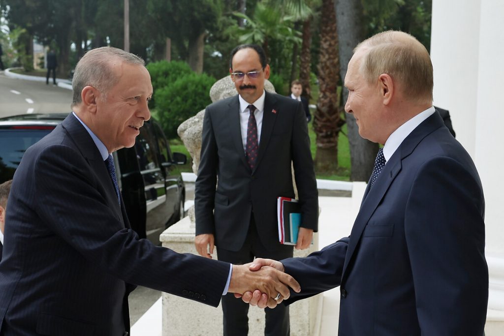 Batı, Erdoğan’ın Putin’e yardım etmesine göz yumacak mı?