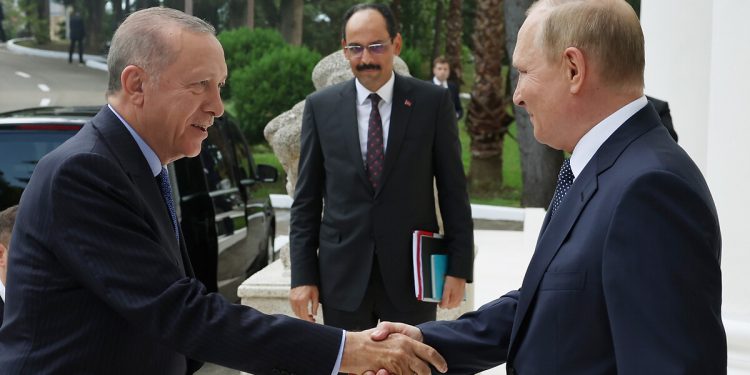 Batı, Erdoğan’ın Putin’e yardım etmesine göz yumacak mı?