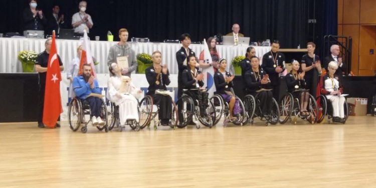 Beşiktaş Belediyesi Engelsiz Sanat Topluluğu'ndan 6 madalya