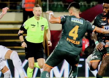 Beşiktaş'tan hakem açıklaması: Yasin Kol'un kasıtlı kollarını hiçbir maçımızda görmek istemiyoruz