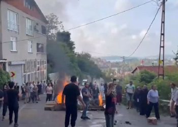 Beykoz’da polis ve zabıta yıkıma geldi, vatandaşlar barikat kurdu; gözaltılar var