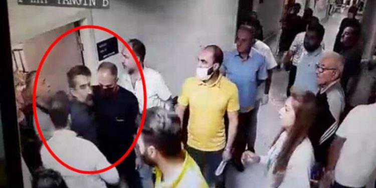 'Beynimde çip var; Amerika beni dinliyor' diyen hastadan doktora silahlı tehdit