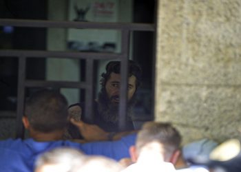 Beyrut'ta banka çalışanlarını rehin alan kişi teslim oldu