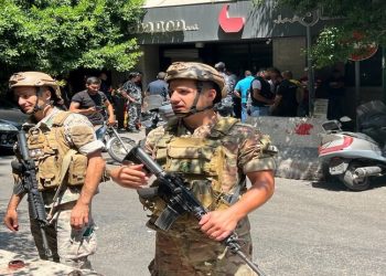 Beyrut'ta rehine krizi: Parasını çekemedi, çalışanları rehin aldı