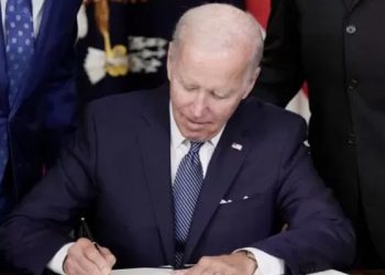 Biden 'Enflasyonu Düşürme' yasasını imzaladı