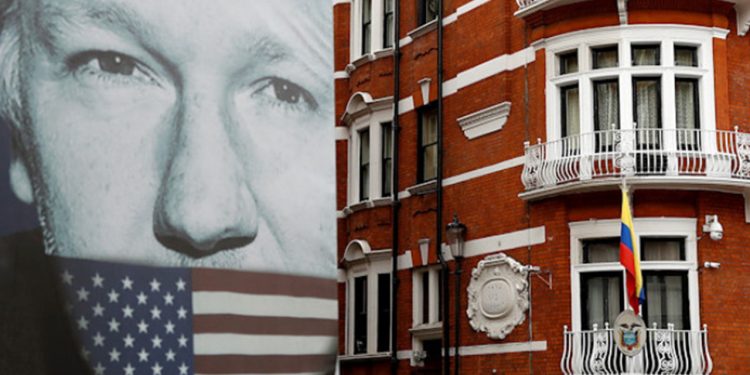 Binden fazla insan, Assange için Britanya Parlamentosu'nun etrafında insan zinciri oluşturacak