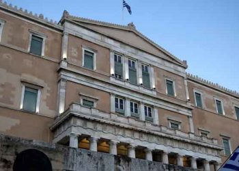 Bir gazeteciyi casus yazılımla izlediğini itiraf eden Yunanistan İstihbarat Başkanı istifa etti