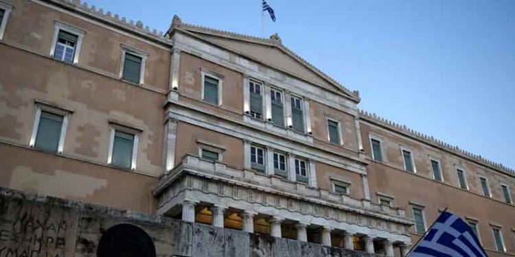 Bir gazeteciyi casus yazılımla izlediğini itiraf eden Yunanistan İstihbarat Başkanı istifa etti