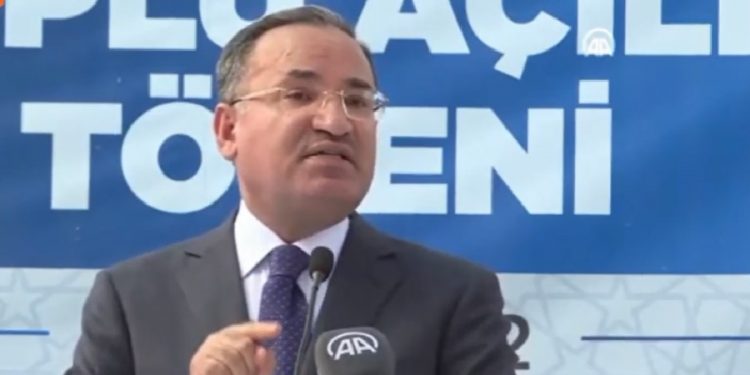 Bozdağ’dan Gülşen açıklaması: ‘Cumhurbaşkanımız da imam hatipli, ona hakaret ediyor’