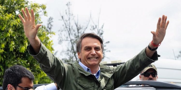 Brezilya Devlet Başkanı, kendisini çeken YouTuber'ın telefonunu elinden almaya çalıştı