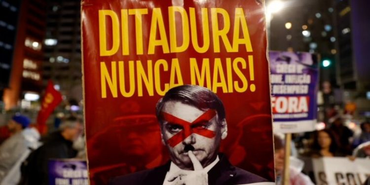 Brezilya'da Bolsonaro öfkesi: Binlerce kişi sokağa döküldü