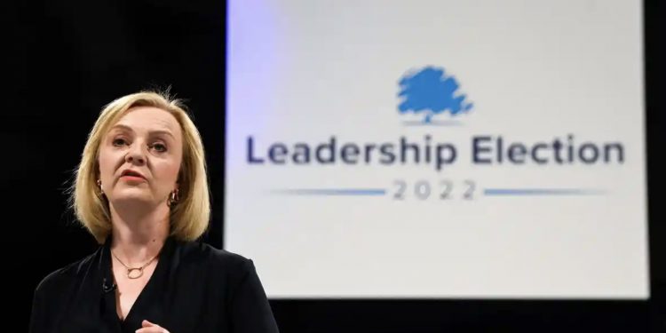 Britanya'da anket: Başbakanlık yarışında Liz Truss, Rishi Sunak'ın önünde görünüyor