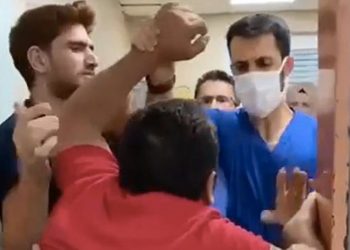 Bursa'da bir kişi 'maske' uyarısı yapan doktora saldırdı