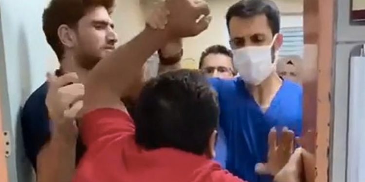 Bursa'da bir kişi 'maske' uyarısı yapan doktora saldırdı