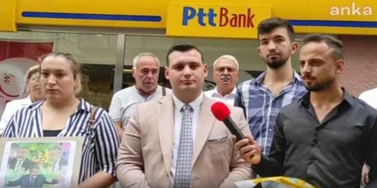 CHP'li gençler, Bakan Nebati'ye İktisada Giriş kitabı gönderdi