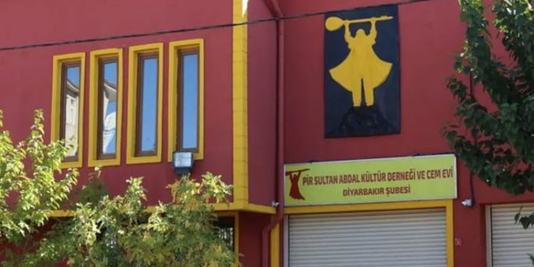 Cemevine yer tahsis eden Osman Baydemir'e görevi kötüye kullanmaktan dava