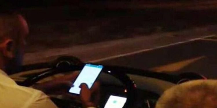 Cep telefonuyla mesajlaşan otobüs şoförüne cezai işlem