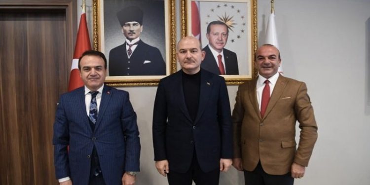 Ceza alan AKP'li belediye başkanları görevde: 'Soylu’nun koruması altındalar'