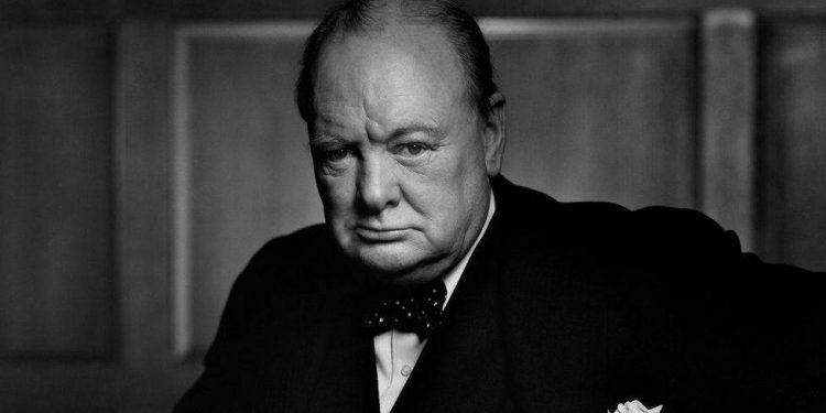 Churchill'in en ünlü fotoğrafının orijinali 'ortadan kayboldu'