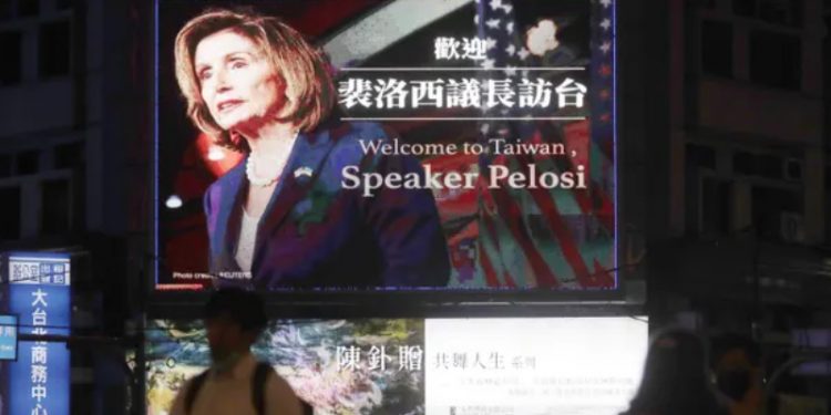 Çin'in askeri tehdidine rağmen Tayvan'a inen ABD Temsilciler Meclisi Başkanı Pelosi: Dünya, demokrasi mi otokrasi mi seçimiyle karşı karşıya