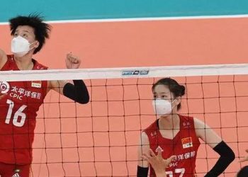Çinli voleybolcuların maça maskeyle çıkması sosyal medyada tepki çekti