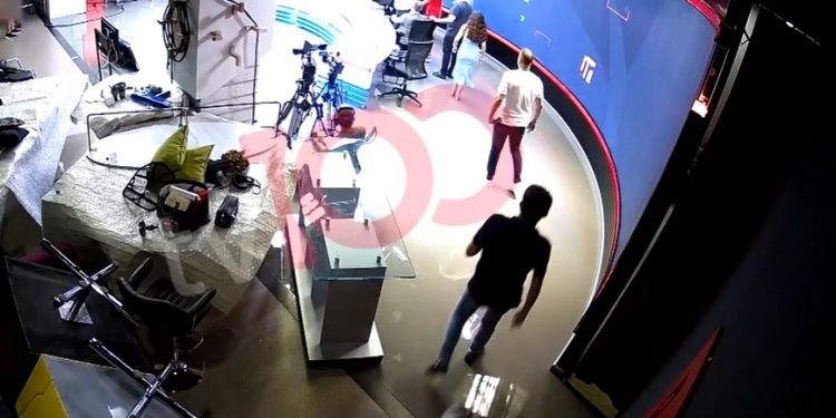 DP’li Cemal Enginyurt’un koruması gözaltına alındı